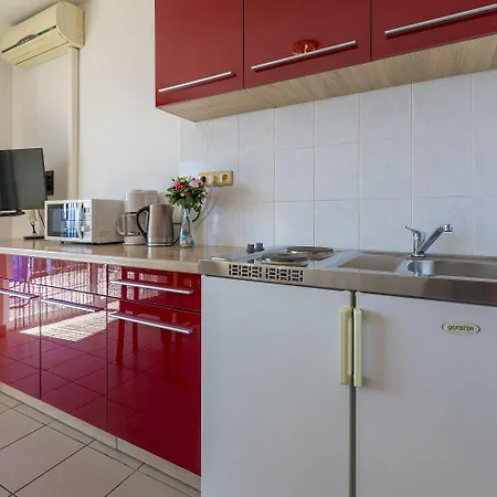 Traumhaftes Apartnent Nur 80 Meter Zum Mit Pool Und Meerblick Lejlighed *