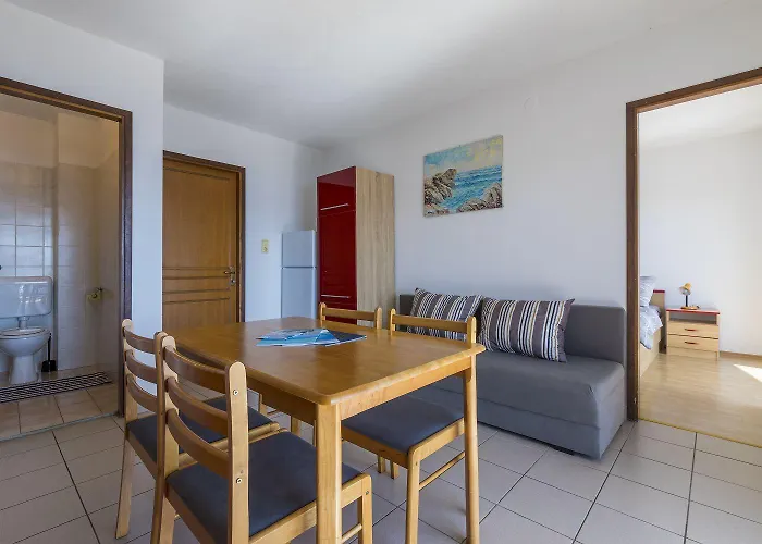 Traumhaftes Apartnent Nur 80 Meter Zum Mit Pool Und Meerblick * Crikvenica
