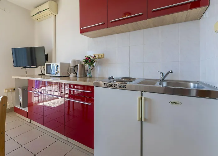 Traumhaftes Apartnent Nur 80 Meter Zum Mit Pool Und Meerblick Lejlighed *
