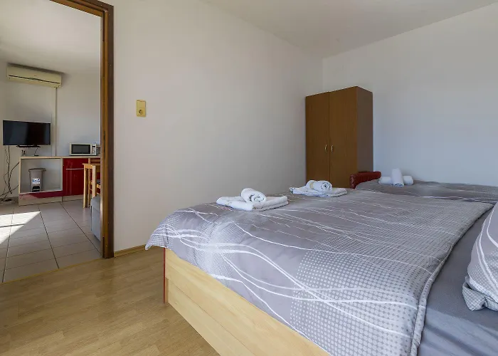 Traumhaftes Apartnent Nur 80 Meter Zum Mit Pool Und Meerblick