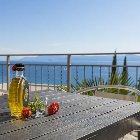 Traumhaftes Apartnent Nur 80 Meter Zum Mit Pool Und Meerblick Apartment