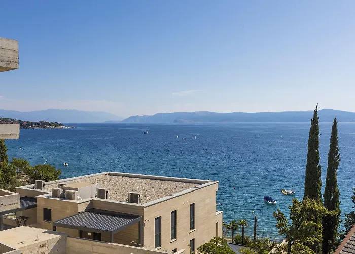 Traumhaftes Apartnent Nur 80 Meter Zum Mit Pool Und Meerblick Apartmán Crikvenica
